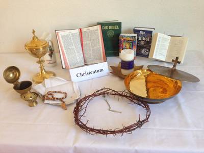 Verschiedene Medien zum Christentum